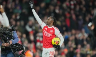 أرسنال يعود لانتصارات ويحسم ديربي توتنهام برباعية