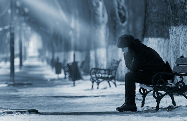 الطقس وتأثيره على النفس: لماذا يشتد اكتئاب الشتاء في هذا التوقيت؟
