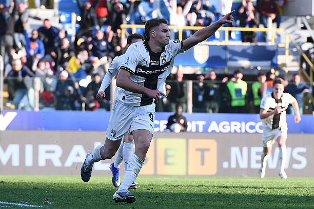 بارما يقلب الطاولة على فيرونا ويخطف فوزًا قاتلًا بالدوري الإيطالي