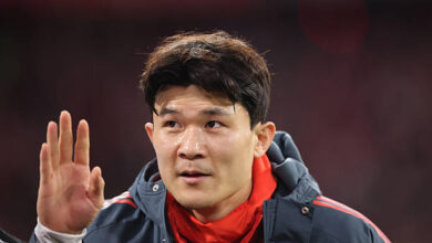 بايرن ميونخ يراقب اهتمام تشيلسي وتوتنهام بمدافعه كيم