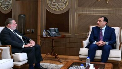 رئيس الوزراء يبحث مع محافظ البنك المركزي جهود توفير السلع الأساسية وأثر خفض الفائدة