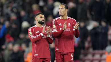 صلاح وفان دايك يقودان مفاوضات تجديد عقد نجم ليفربول