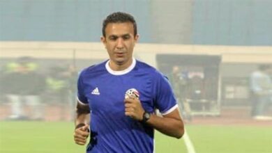 طارق مجدي يقود مواجهة الأهلي وزد في الدوري