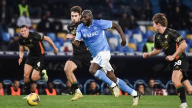 لوكاكو يمنح نابولي فوزا قاتلا أمام هيلاس فيرونا في الدوري الإيطالي