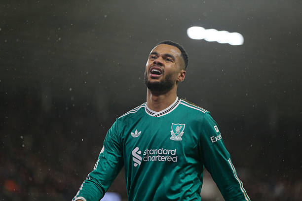 ليفربول يدرس بيع جاكبو.. وسلوت يشترط إيجاد البديل