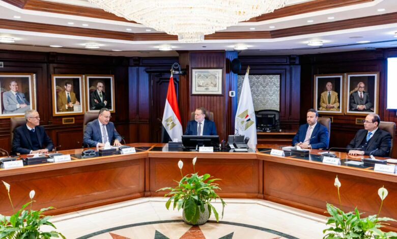 محافظ البنك المركزي المصري يلتقي وزير التعليم العالي والبحث العلمي لبحث التعاون المشترك