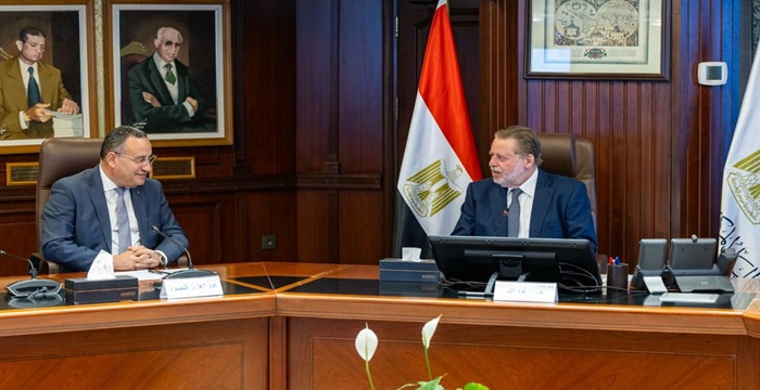 محافظ البنك المركزي يلتقي وزير التعليم العالي والبحث العلمي لبحث التعاون المشترك