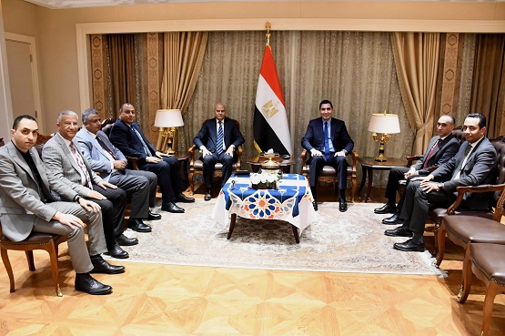 وزير الشباب والرياضة يستقبل مجلس إدارة النادي الإسماعيلي ويتلقى التهنئة