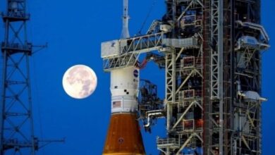وكالة ناسا تعيد صاروخا تعتزم إرساله إلى القمر لإجراء مزيد من أعمال الإصلاح قبل إطلاقه