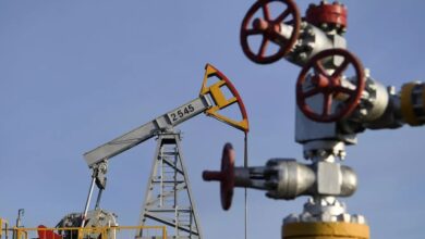 أسعار النفط تشعل قلق الأسواق العالمية.. و«برنت» يتجاوز 100 دولار للبرميل