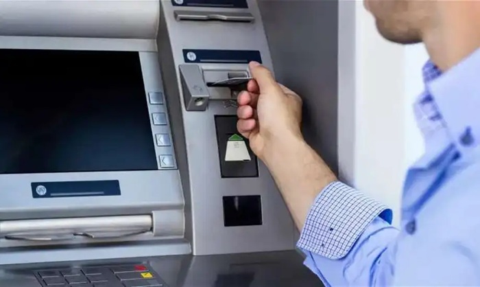 البنك المركزي: ماكينات الصراف الآلي ترتفع إلى 26.160 ألف ماكينة بنهاية 2025