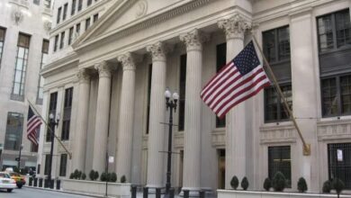 الفيدرالي الأمريكي يقرر الإبقاء على الفائدة دون تغيير