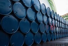 النفط يصعد 9% إلى 117 دولارا للبرميل مع تصاعد الهجمات على منشآت الطاقة