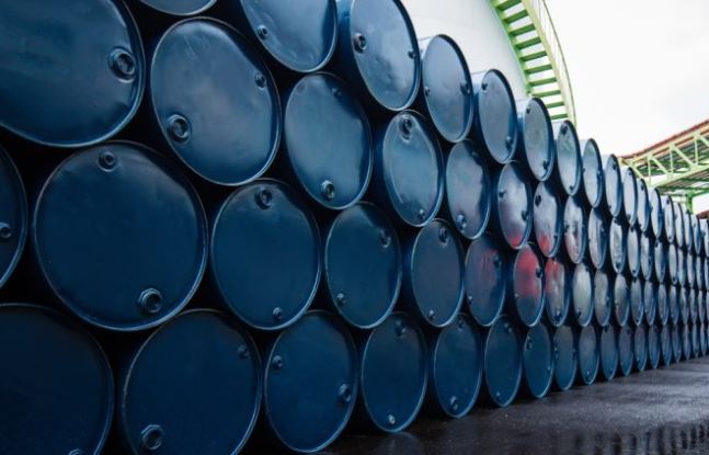 النفط يصعد 9% إلى 117 دولارا للبرميل مع تصاعد الهجمات على منشآت الطاقة