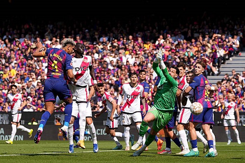 برشلونة يبتعد بصدارة الدوري الإسباني بفوز صعب على فاييكانو