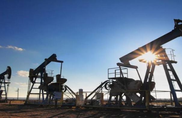 تراجع النفط بأكثر من 5% وارتفاع الأسهم الآسيوية مع حديث ترامب عن مفاوضات مع إيران