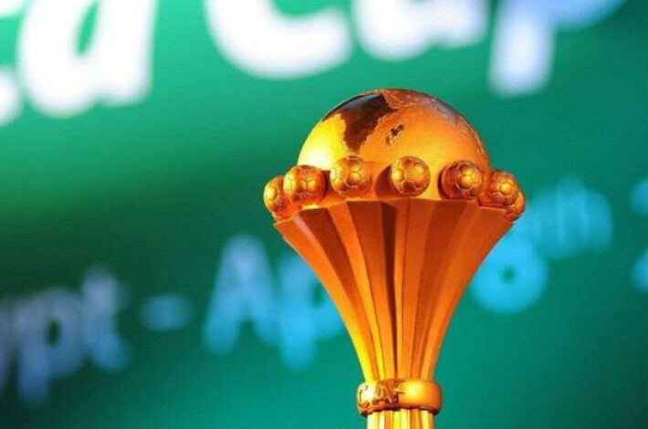 جدل الكاف.. أندية تهنئ المغاربة.. وأخرى تحتفل بالسنغاليين