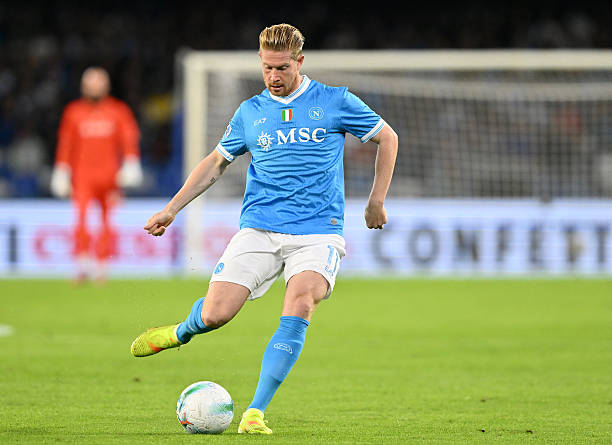 دي بروين يقترب من الظهور الأول مع نابولي بعد 128 يومًا من الغياب