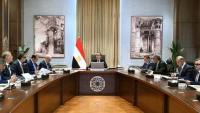 رئيس الوزراء يترأس اجتماع لجنة إدارة الأزمات المركزية بحضور محافظ البنك المركزي