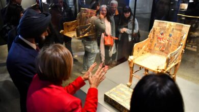 رئيس مجموعة البنك الدولي وزوجته يزوران المتحف المصري الكبير