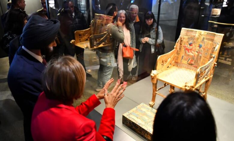 رئيس مجموعة البنك الدولي وزوجته يزوران المتحف المصري الكبير