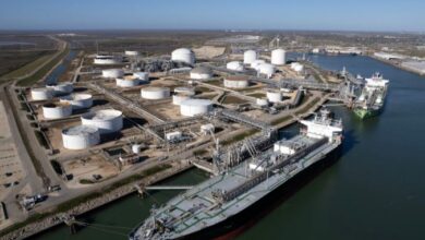 رغم قرار السحب من المخزونات.. أسعار النفط تقفز إلى 100 دولار