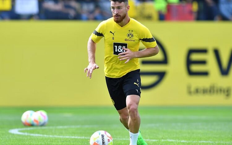 زوله وأوزكان خارج بوروسيا دورتموند بنهاية الموسم