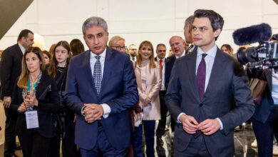 عمدة برلين يزور الجناح المصري في ITB Berlin ويُبدي رغبته في زيارة المتحف الكبير