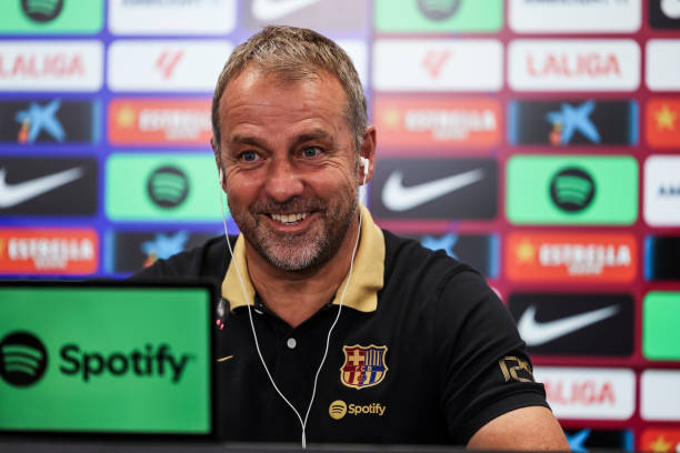 فليك يتوهج مع برشلونة ويخطف جائزة مدرب الشهر في الليجا