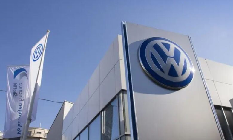 فولكس فاجن تعلن دفع حوافز بقيمة 1250 يورو للموظفين رغم أزمتها المالية