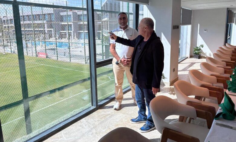 قبل وديتي السعودية وإسبانيا.. أبو ريدة يتابع التجهيزات النهائية لاستقبال المنتخب