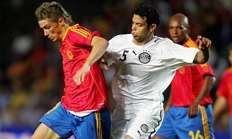 لاعب وحيد مستمر.. كيف كان تشكيل مصر وإسبانيا في صدام 2006؟