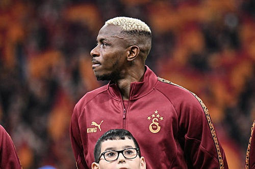 لافتة جماهير جالطة سراي تبكي أوسيمين