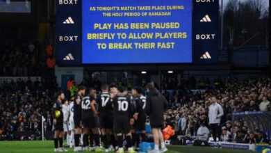 ليدز يندد بصافرات الاستهجان خلال توقف مباراة بسبب الإفطار في رمضان
