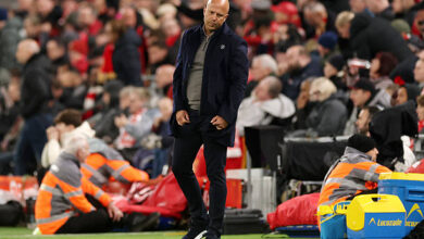 مايكل أوين: مستقبل سلوت مع ليفربول مرهون بتحقيق لقب هذا الموسم