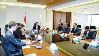 وزير التخطيط يبحث مع السفير الفرنسي ووفد الوكالة الفرنسية للتنمية تعزيز العلاقات الاستراتيجية بين البلدين