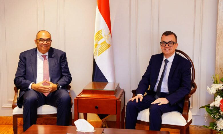 وزير التخطيط يبحث مع المبعوث الأممي لتمويل التنمية آليات توسيع أدوات التمويل المبتكر