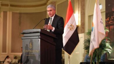 وزير السياحة: مواعيد غلق المحال في تمام الساعة التاسعة مساء لا تشمل المقاصد والمطاعم السياحية في مصر