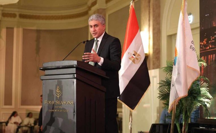 وزير السياحة: مواعيد غلق المحال في تمام الساعة التاسعة مساء لا تشمل المقاصد والمطاعم السياحية في مصر