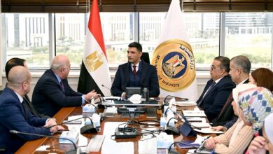 وزير الصناعة يبحث مع شركة بولاريس للتطوير الصناعي خطط التوسع بالمناطق الصناعية وجذب استثمارات جديدة