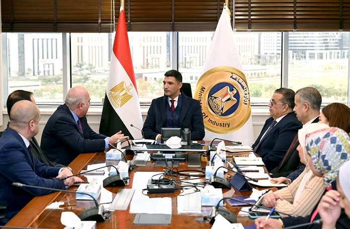 وزير الصناعة يبحث مع شركة بولاريس للتطوير الصناعي خطط التوسع بالمناطق الصناعية وجذب استثمارات جديدة