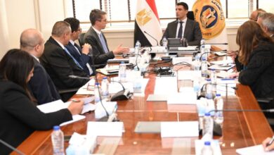 وزير الصناعة يبحث مع وفد البنك الدولي ومؤسسة التمويل الدولية سبل دعم المشروعات الصناعية بمصر