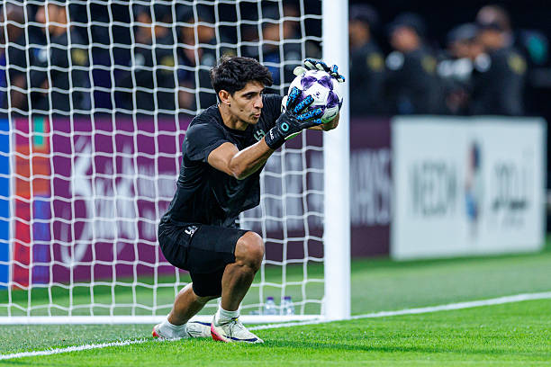 ياسين بونو على رادار ريفر بليت الأرجنتيني