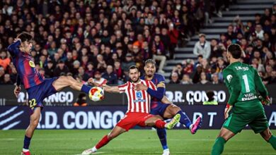 أتلتيكو مدريد يقترب من قبل نهائي دوري الأبطال بفوز تاريخي في معقل برشلونة