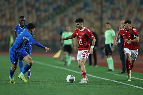 التعادل الإيجابي يحسم الشوط الأول بين الأهلي وسموحة في الدوري