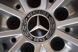 بسبب عيوب في مسامير العجلات.. مرسيدس تستدعي أكثر من 9 آلاف سيارة جي كلاس