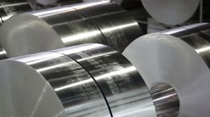 تراجع أسعار الألومنيوم بعد إعلان إيران فتح مضيق هرمز بالكامل