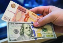 تراجع الدولار أمام اليوان الصيني في تعاملات اليوم