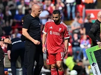 تقارير: جاهزية محمد صلاح لموقعة برينتفورد لم تُحسم بعد