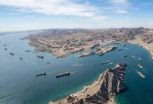 سجناء البحر.. الشروق تخترق التشويش الإلكتروني لترصد معاناة البحارة المصريين قرب مضيق هرمز